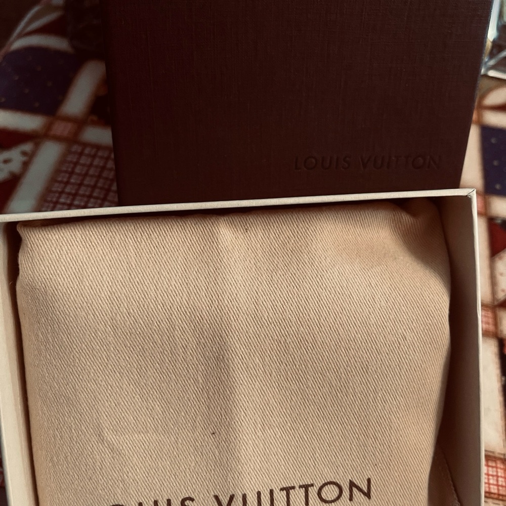 šLouis Vuitton Menās Black Sport Wallet. - Picture 5 of 11